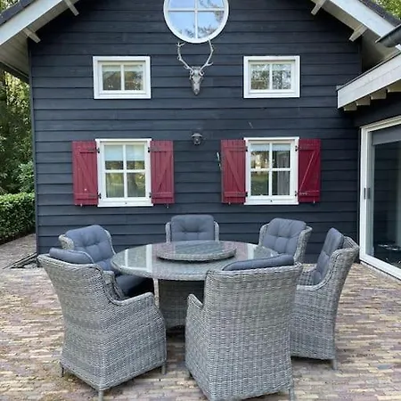 Holiday home Sfeervol Huis Op De Rand Natuurgebied De Renderklippen Heerde